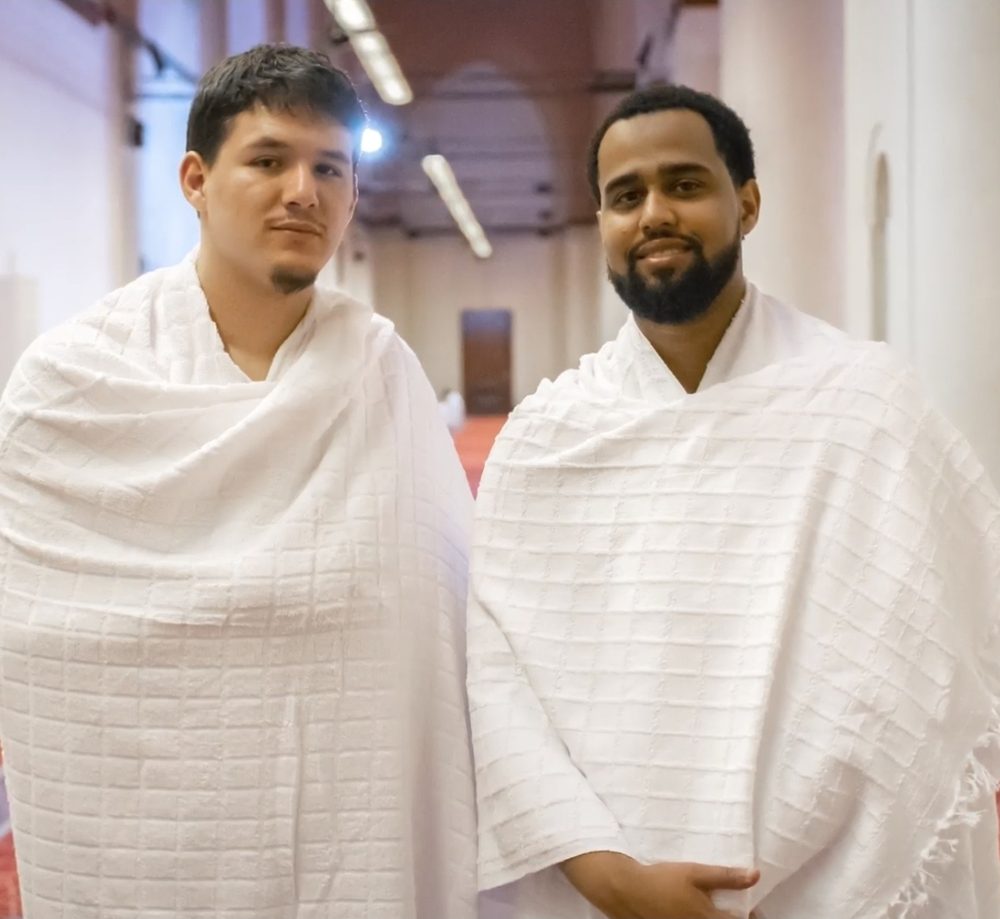 Two brothers in ihram together during the journey